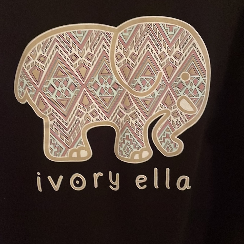 Ivory ella long sleeve T. Black, long sleeve, side slit bottom. Size M.